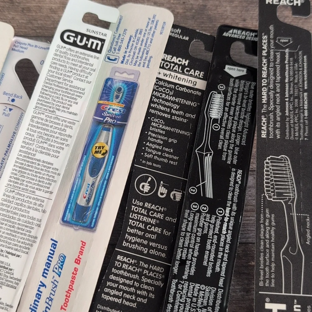 Vintage Crest Reach Colgate Tek Aqua fresh Assorted Toothbrush Lot Of 16‎